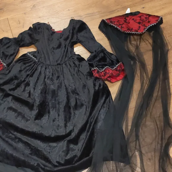 Beautiful Hallow's Eve Dress and Cape set